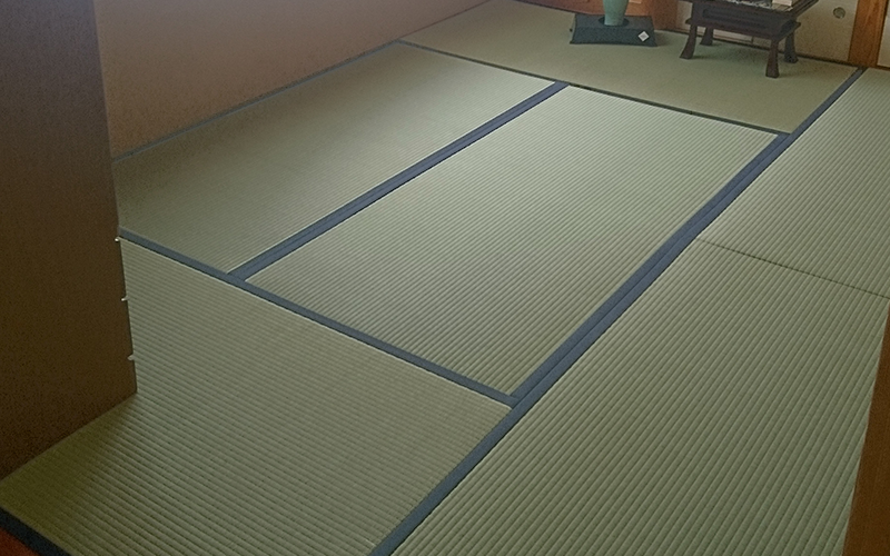 薄い明るめの色合い